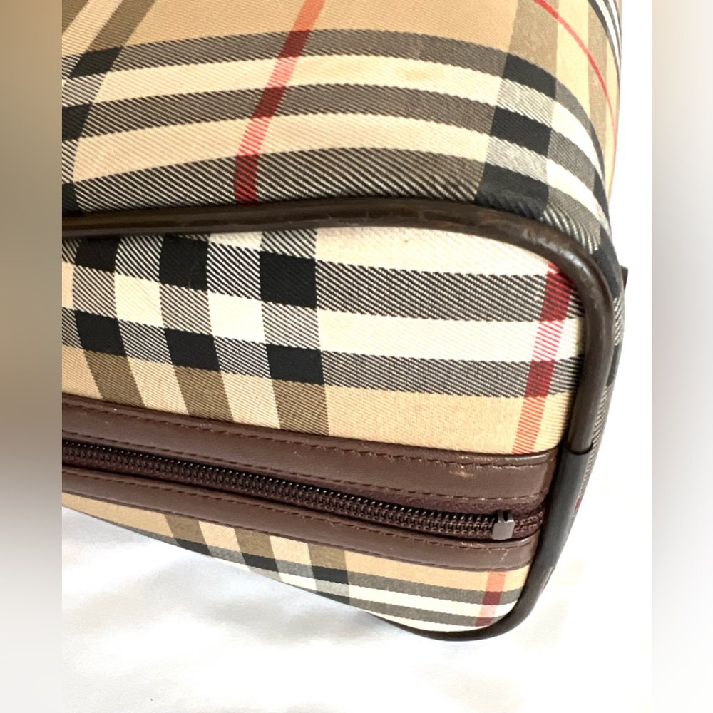 Burberrys’ Vintage Nova Check Boston Bag - Picture 5 of 15